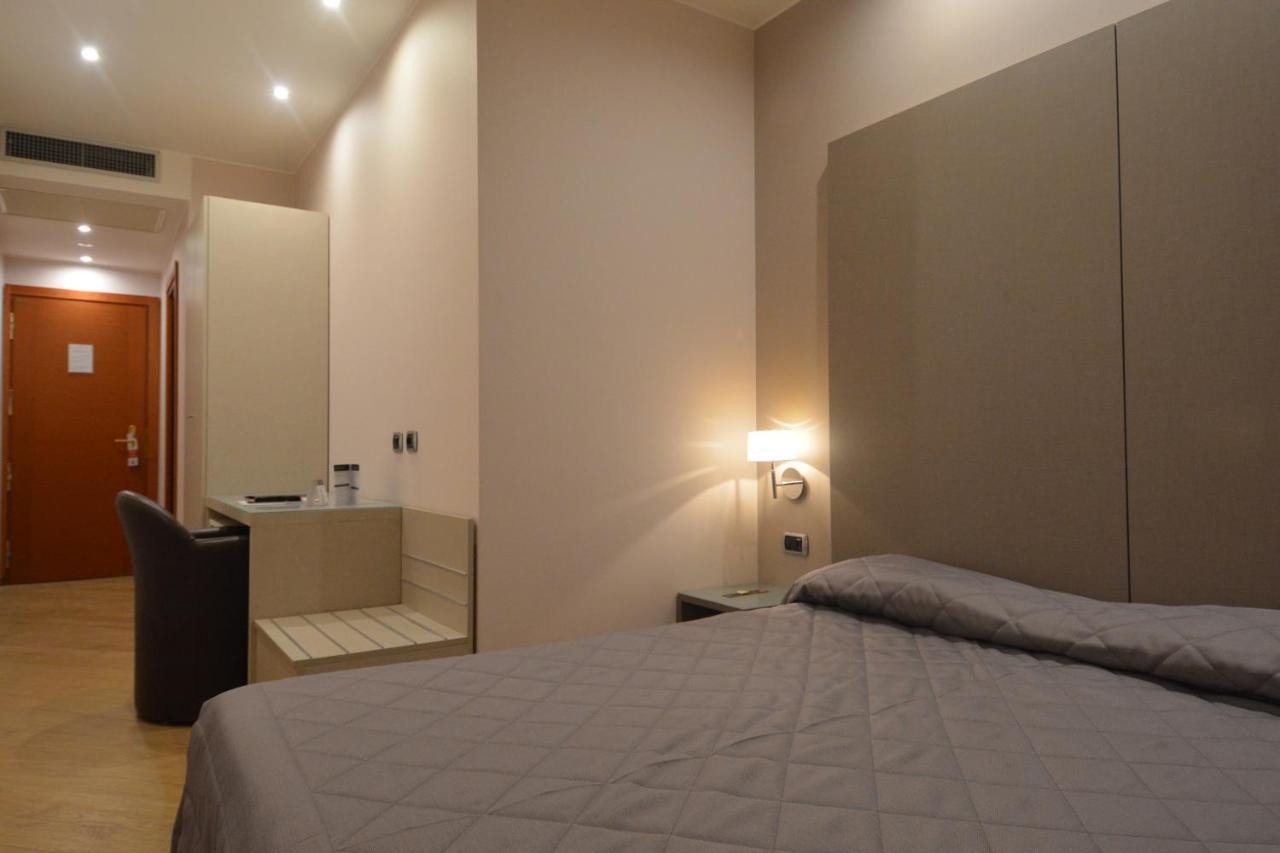 Magri'S Hotel Naples Luaran gambar